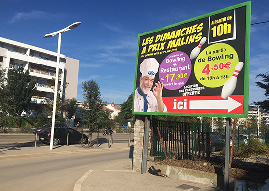 bâche publicitaire  83